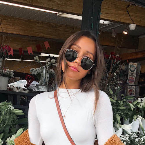 Danielle Brown>
</div>
<div class=