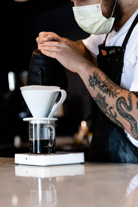 HARIO V60 BUONO POUR OVER KETTLE - MATTE BLACK IN ACTION